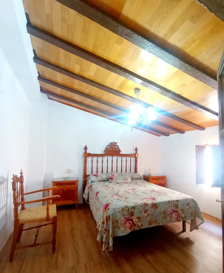 HABITACIÓN 3 EN PLANTA SEGUNDA CAMA MATRIMONIO FRENTE